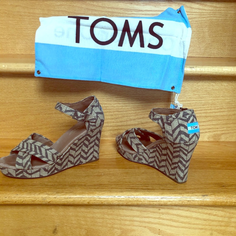 TOMS WEDGES